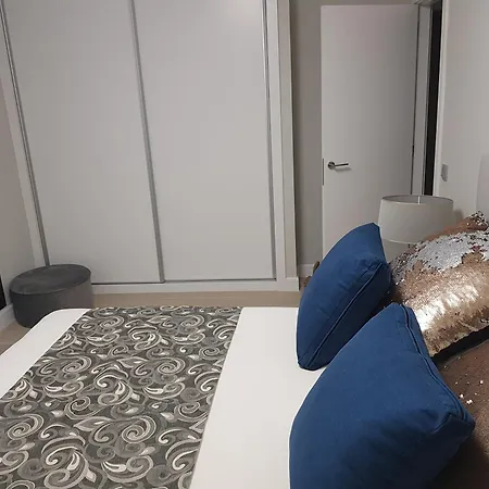 Luxury Apartment *